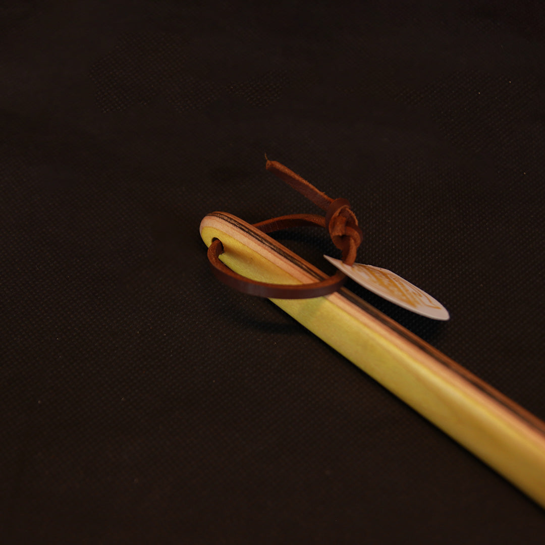 Langt skohorn, Gul/sort